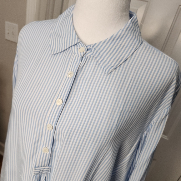 Premise Tops - Premise Studio Woman Blue and White Roll Up Sleeves‎  Size 1X Plus